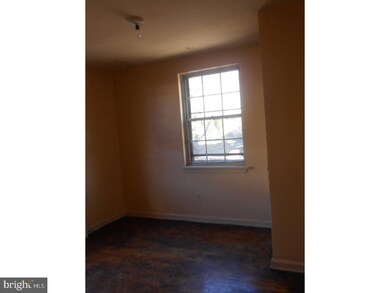 114 W Parkway Ave, Chester, PA 19013 - photo 3