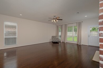 8122 Garrison Point Dr, Houston, TX 77040 - photo 4