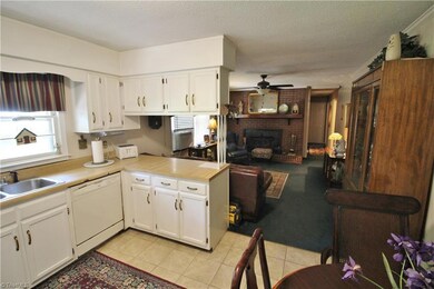 1921 Murrayhill Rd, Greensboro, NC 27403 - photo 7