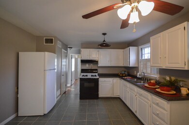 Kitchen (2)