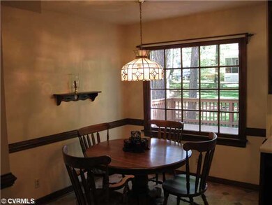 Kitchen - Cozy eating  area in kitchen  with brigh