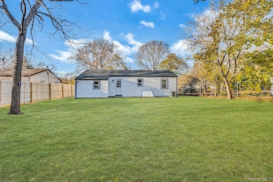 9 Lewis St, Riverhead, NY 11901 - photo 7