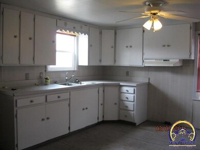 102 W 1st St, Hoyt, KS 66440 - photo 6