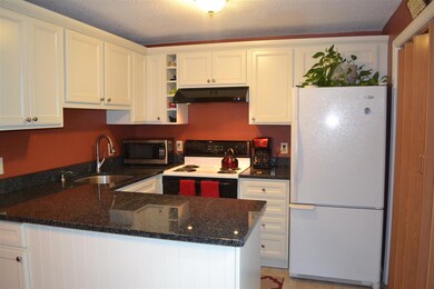 Soft close cabinets, granite counters, undermount 