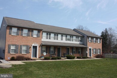 524 E Main St, New Holland, PA 17557 - photo 2