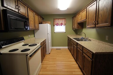 746 Gilley Cir, Manchester, TN 37355 - photo 2