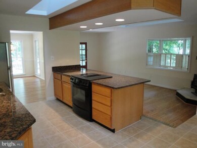 2431 Flint Hill Rd, Vienna, VA 22181 - photo 3