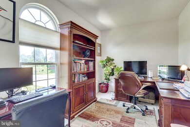 10101 Glenndale Oaks Way, Glenn Dale, MD 20769 - photo 4