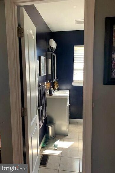 223 Southerland Dr, New Castle, DE 19720 - photo 3