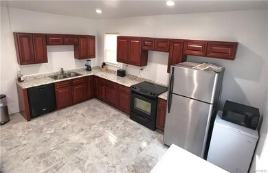 Beautifully remodeled kitchen ( includes dishwashe
