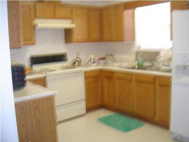 Nice kitchen with plenty of cabinets