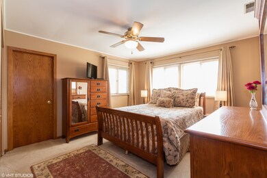 1052 S 3rd Ave, Des Plaines, IL 60016 - photo 4