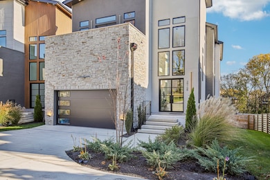 3916 Caylor Dr, Nashville, TN 37215 - photo 3