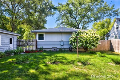 7-web-or-mls-579 W 22nd St, Holland-7