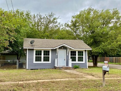 215 Erie St, Cleburne, TX 76031 - photo 2