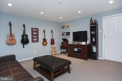 5518 Rinker Cir unit 331, Doylestown, PA 18902 - photo 2