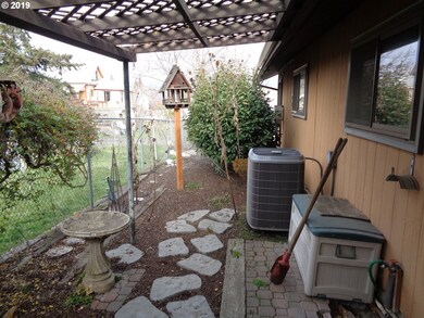 1011 J St, the Dalles, OR 97058 - photo 6