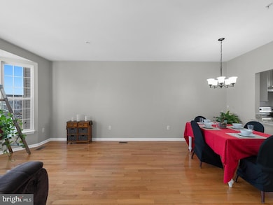 7122 Ladd Cir, Frederick, MD 21703 - photo 7