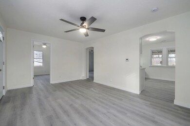 2723 W Latoka St-6