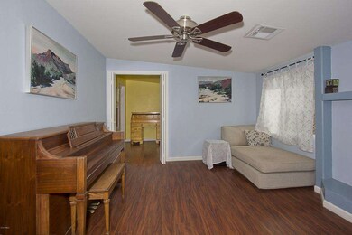 008_Family Room