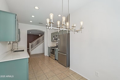 8-web-or-mls-W Pipestone Pl-S2507-008