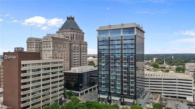 Center Pointe Greensboro unit 401, Greensboro, NC 27401 - photo 2