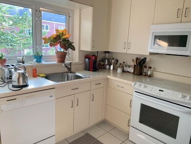 34 Hammond Pond Pkwy unit 3, Chestnut Hill, MA 02467 - photo 4