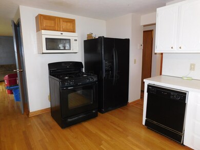 1136 Holly Hill Dr, Columbus, OH 43228 - photo 5