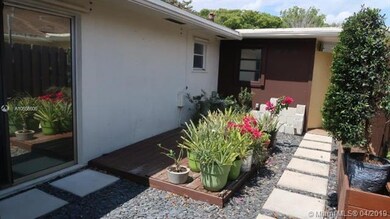 3658 E Bell Dr unit DR, Davie, FL 33328 - photo 2