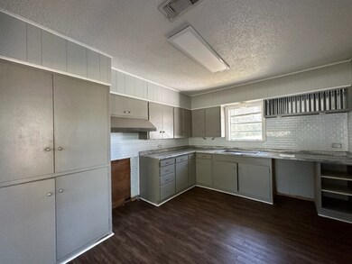 2304 Norvell Ave, Bay City, TX 77414 - photo 7