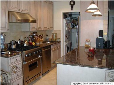 537 Correll Ave unit 28, Staten Island, NY 10309 - photo 3