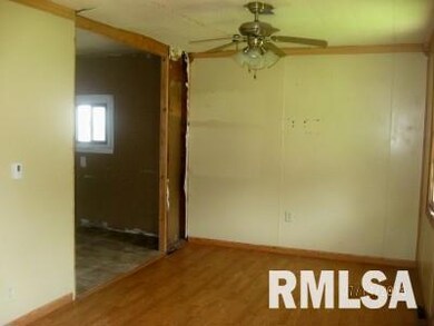 2142 W 49th St, Davenport, IA 52806 - photo 4