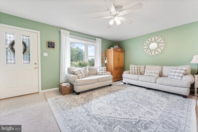 27 Roberta Ln, Royersford, PA 19468 - photo 4