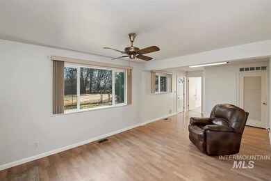 921 N Shamrock Ave, Boise, ID 83713 - photo 2