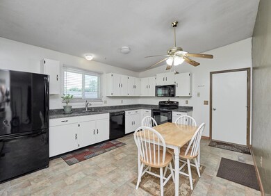 1317 Manuka Dr, O Fallon, MO 63366 - photo 4