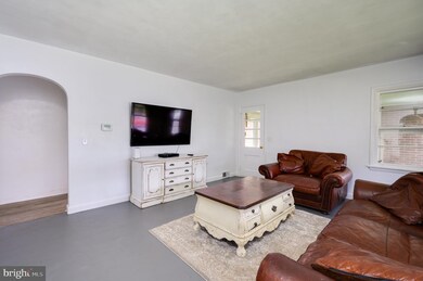 110 W Myrtle St, Littlestown, PA 17340 - photo 4