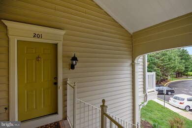 8204 Catbird Cir unit 201, Lorton, VA 22079 - photo 2