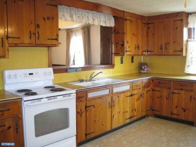 213 W 7th St, Lansdale, PA 19446 - photo 4