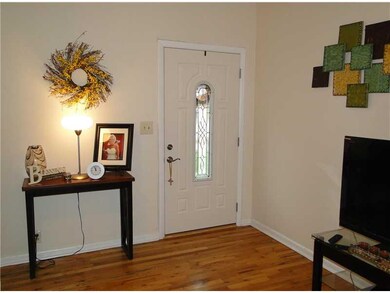 Entry/Foyer.