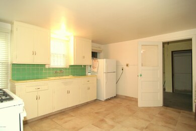 372W 18thSt 023