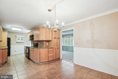 327 Edgemere Dr, Annapolis, MD 21403 - photo 4