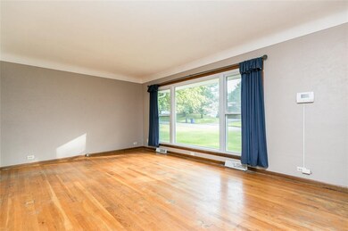 1131 Crestview Dr SE, Cedar Rapids, IA 52403 - photo 5