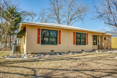 406 N Edison St, Fredericksburg, TX 78624 - photo 2