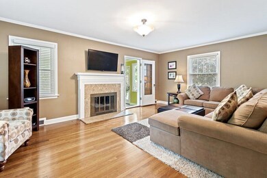 306 Fallis Road-7.jpg-SMALL