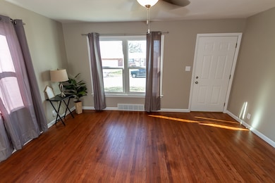 63 N 15th Ave, Beech Grove, IN 46107 - photo 4