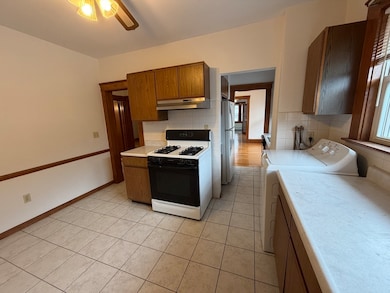 227 Riverside Ave unit 2, Medford, MA 02155 - photo 3