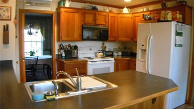 Beautiful kitchen with upgraded cabinets