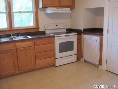 Living Room All new appliances, lots of cabinet an
