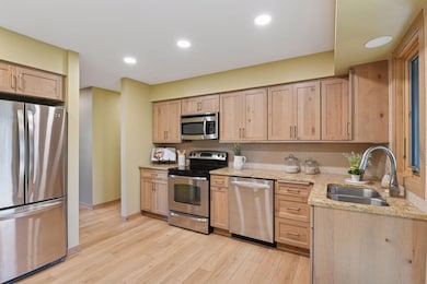 19139 Maple Leaf Dr, Eden Prairie, MN 55346 - photo 6