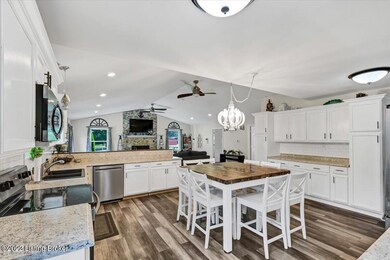 11-6802 Main St-110
